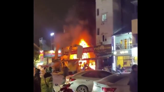 Vụ nổ lớn tại cửa hàng sửa xe ở Hà Nội - căn nhà 3 mặt tiền tan hoang