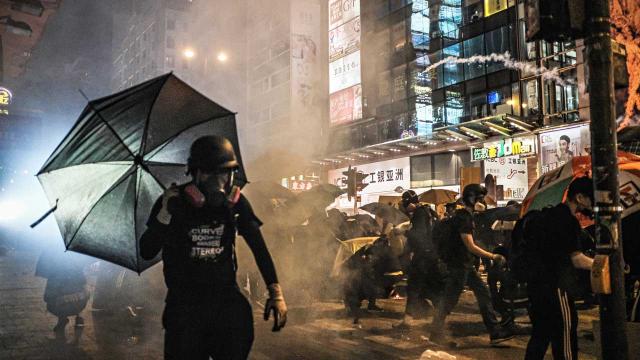 Hơi cay của cảnh sát Hồng Kông có chứa dioxin trong chất độc da cam